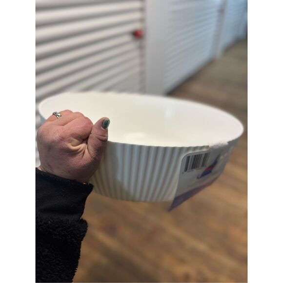 The PrettyLitter Linnea Open Cat Litter Box  minimalist white round bowl bed - Picture 9 of 11